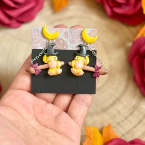 Pendientes Halloween – Psyduck brujo en escoba con luna
