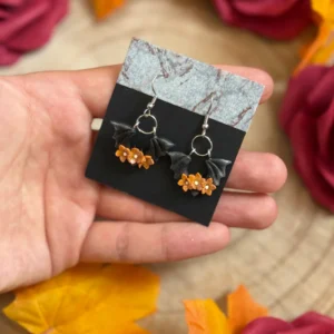 Pendientes murciélago con flores otoñales