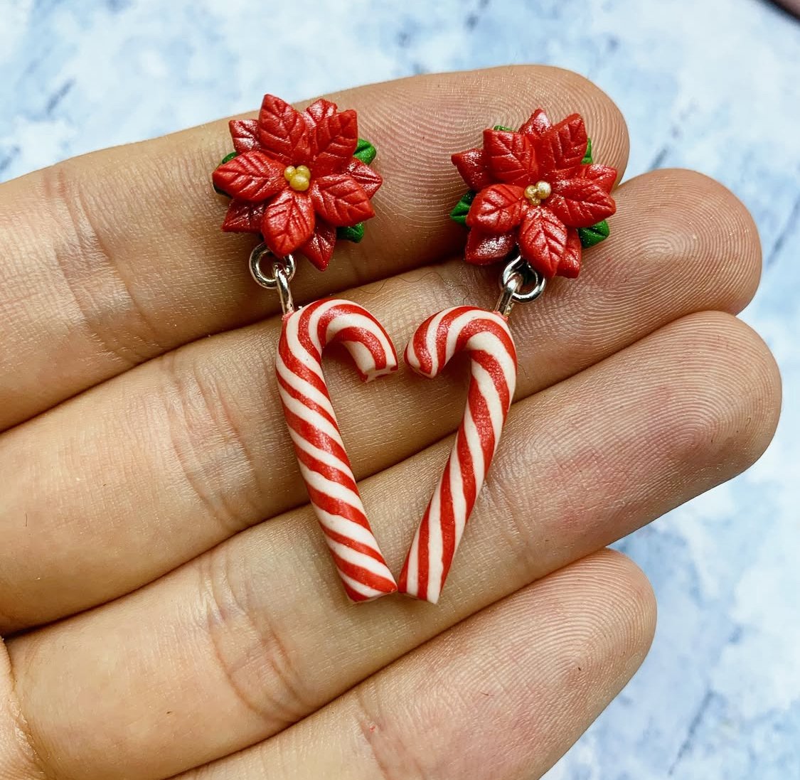Pendientes navideños – Bastones de caramelo con Flor de Pascua