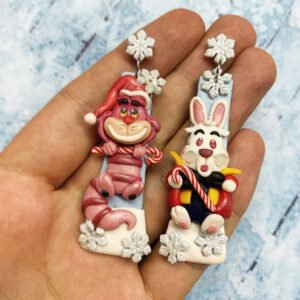 Pendientes navideños artesanales – Gato de Cheshire y Conejo Blanco