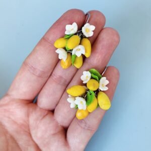 Pendientes frutales con limones en cadena y flores