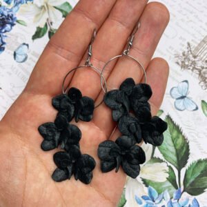Pendientes florales con orquídeas negras