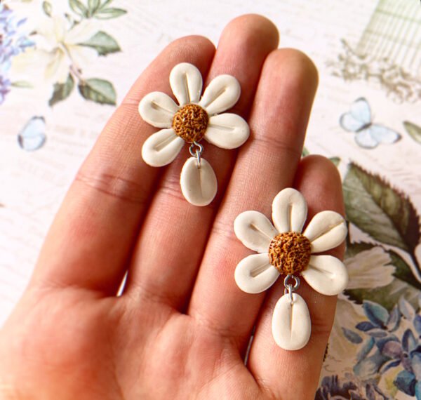 Pendientes florales con margaritas