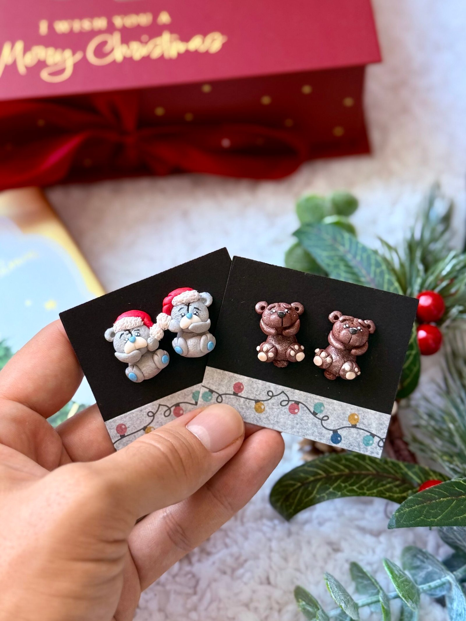 Pendientes Osito Abrazador – Versión Marrón o Gris Navideño