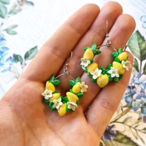 Pendientes frutales con limones y flores