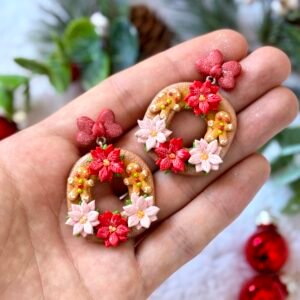 Pendientes Corona Navideña con Lacito – Hechos a Mano