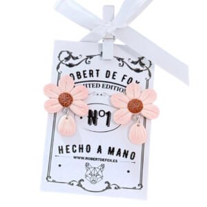 Pendientes florales rosa pastel con pétalo colgante