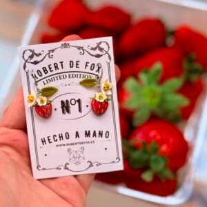 Pendientes Fresa Delicada – Hechos a Mano