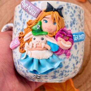Taza artesanal Alicia en el País de las Maravillas – Pieza única