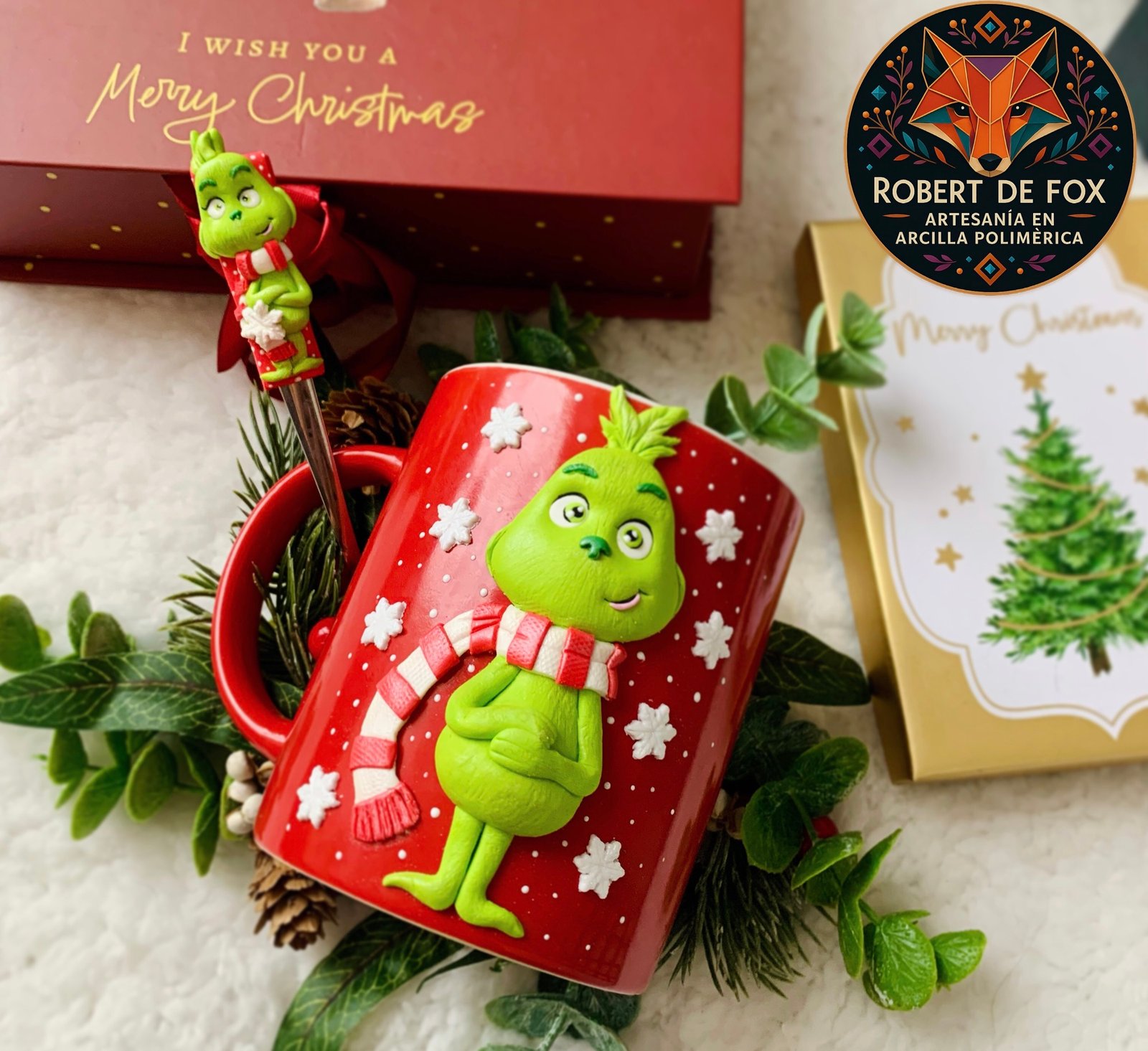 Taza navideña inspirada en el Grinch con cucharita artesanal