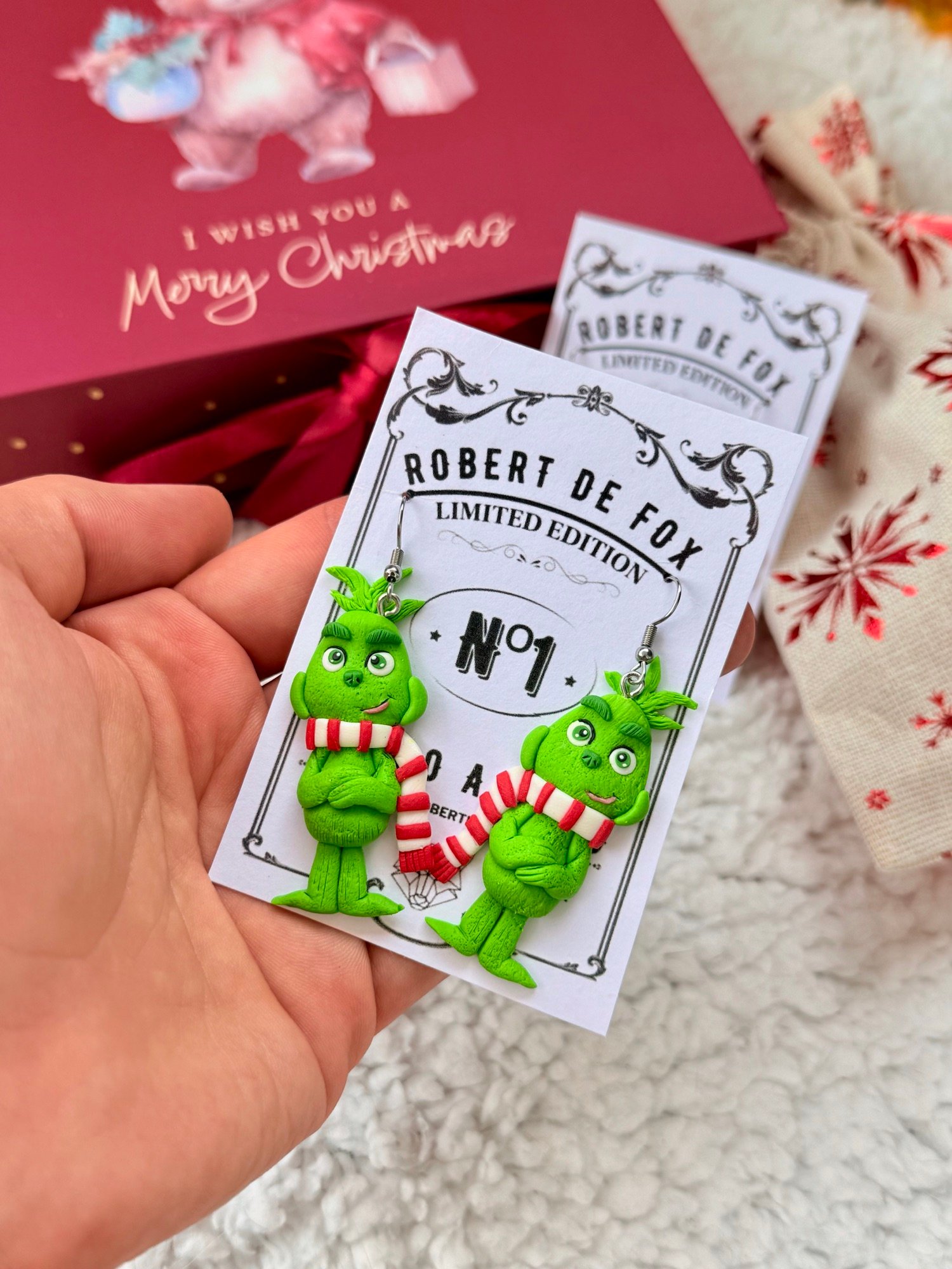 Pendientes navideños inspirados en el Grinch